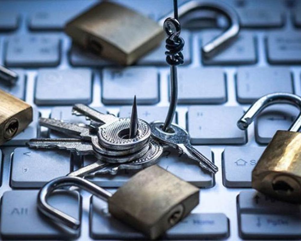 Mehrere Vorhängeschlösser und Schlüssel auf einer Computertastatur, die auf das Thema Datensicherheit hinweisen, betont die Bedeutung von Datenschutz und IT-Sicherheit in der digitalen Marketingwelt. Mehrere Vorhängeschlösser und Schlüssel auf einer Computertastatur, die auf das Thema Datensicherheit hinweisen, betont die Bedeutung von Datenschutz und IT-Sicherheit in der digitalen Marketingwelt.