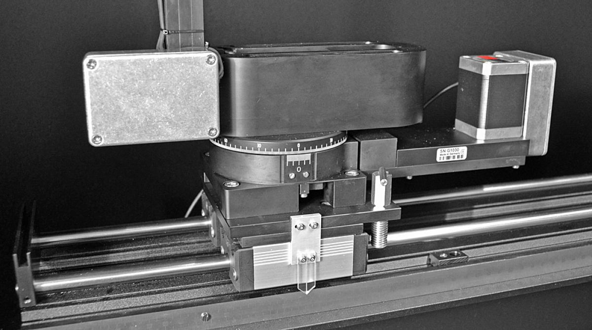 Detailaufnahme eines präzisen Messinstruments der Gigahertz Optik GmbH, fotografiert bei einem professionellen Fotoshooting durch unsere Marketingagentur.