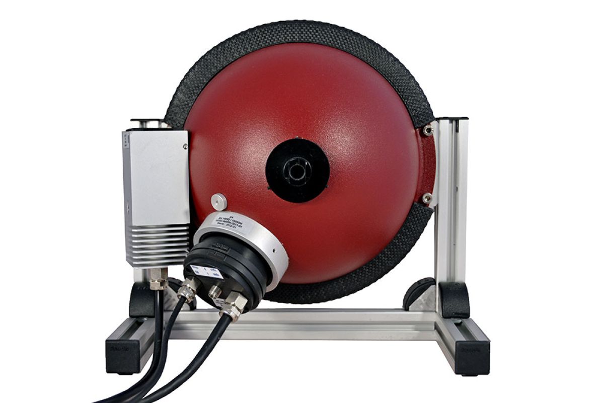 Kugelförmiges Messgerät der Gigahertz Optik GmbH, fotografiert bei einem Produktfotoshooting, durchgeführt von unserer Marketingagentur. 
